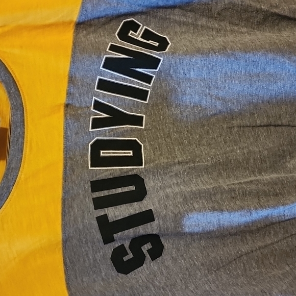 ⭐️3/$20⭐️Pink Victoria Secret t-shirt - Picture 2 of 7